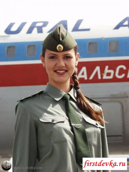 Раздетая русская стюардесса в самолете