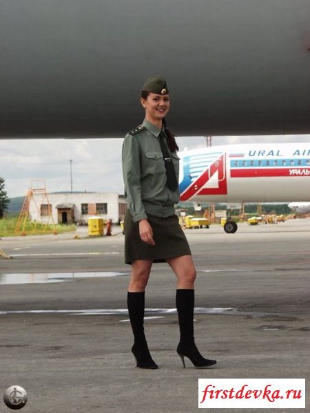 Раздетая русская стюардесса в самолете