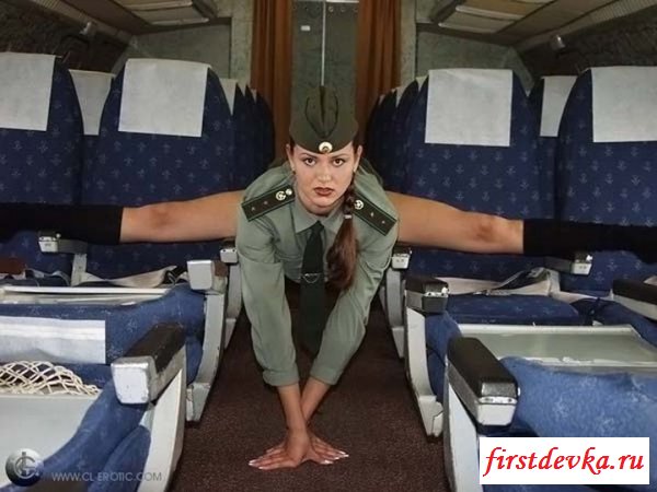 Раздетая русская стюардесса в самолете