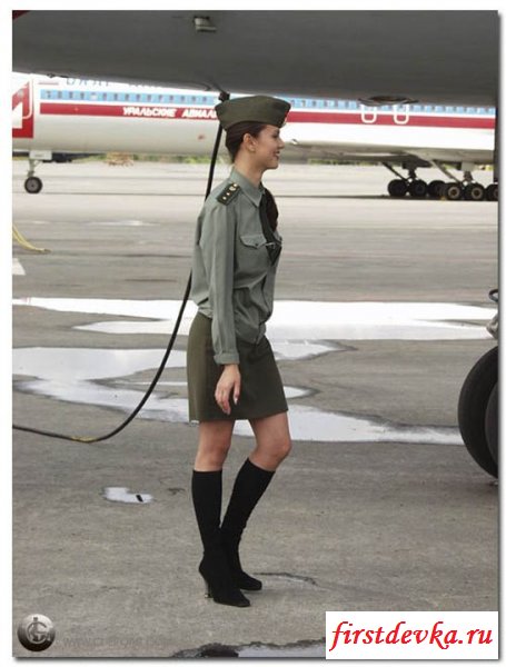 Раздетая русская стюардесса в самолете