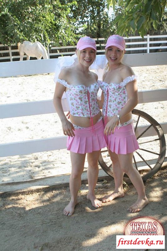 Сексуальных сестёр не отличить