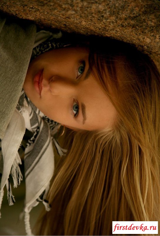 Волосатая писька совершеннолетней девственницы