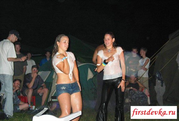 Мокрые майки эротичных девушек