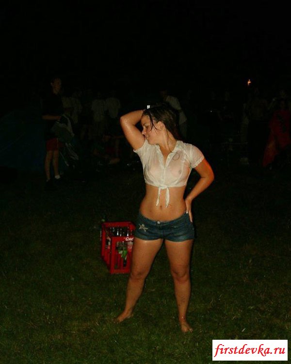 Мокрые майки эротичных девушек