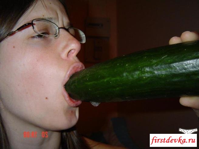 Эротика от извращенки с прищепками и огурцом