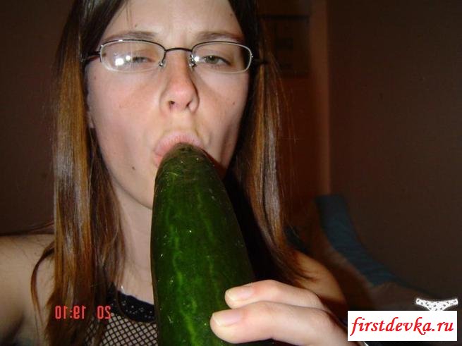 Эротика от извращенки с прищепками и огурцом