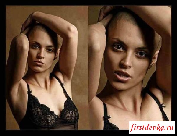 Лысая голова обнажённой Оксаны Ивановой