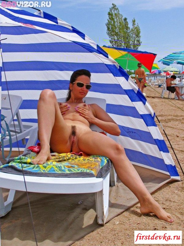 Эротика с классными нудистками на пляже