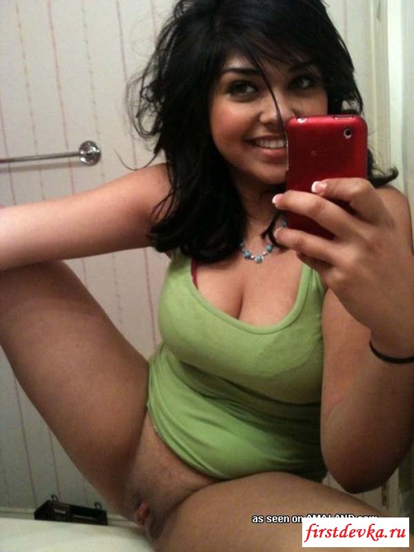 Показывают грудь и попки на частных фото