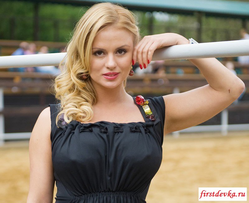 Неповторимые дойки знаменитости Анны Семенович