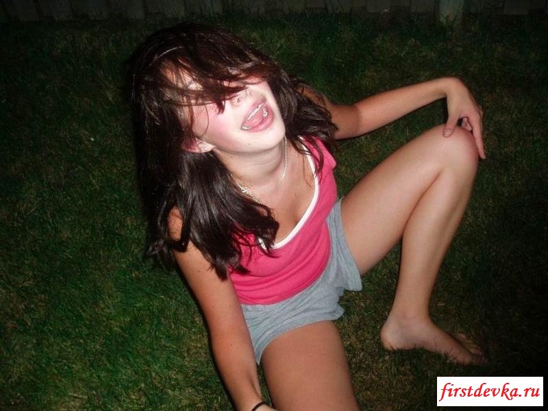 Бессовестные пьяные девушки с выпавшими сисичками