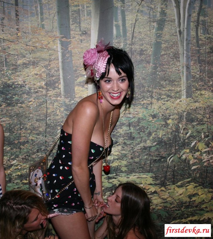 Знаменитость Katy Perry часто в засвете