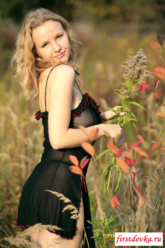 Бутоны и шикарные сиськи русской девушки