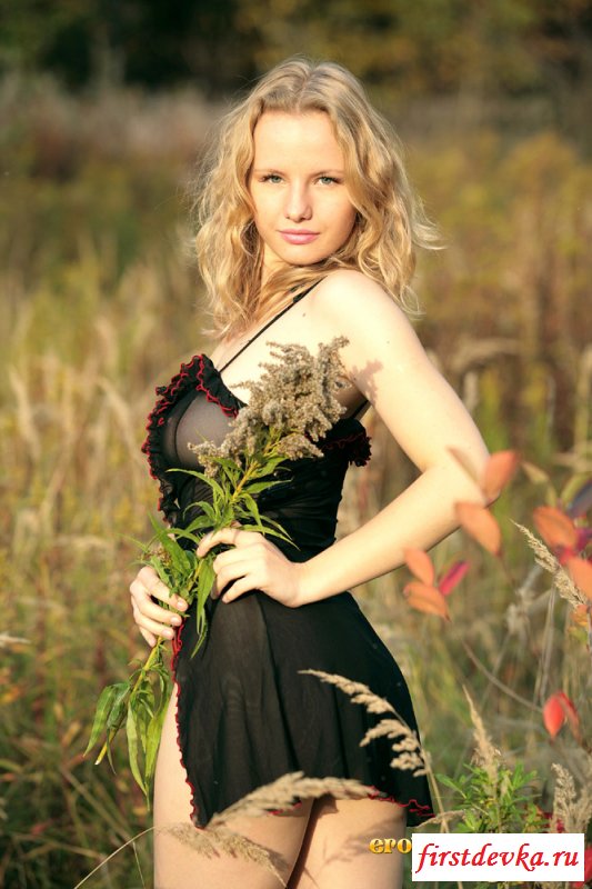 Бутоны и шикарные сиськи русской девушки