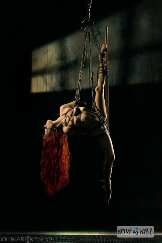 Эротика со скованными куколками