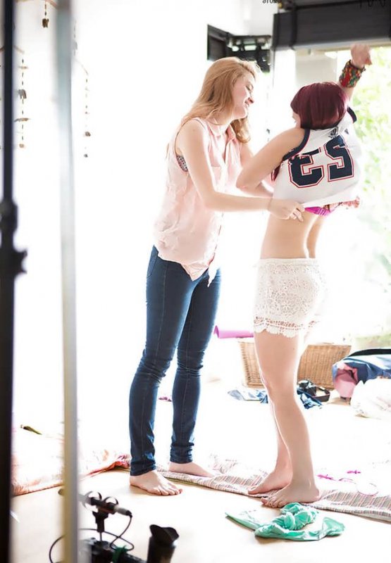 Классные сиськи девушки дома  (16 фото эротики)