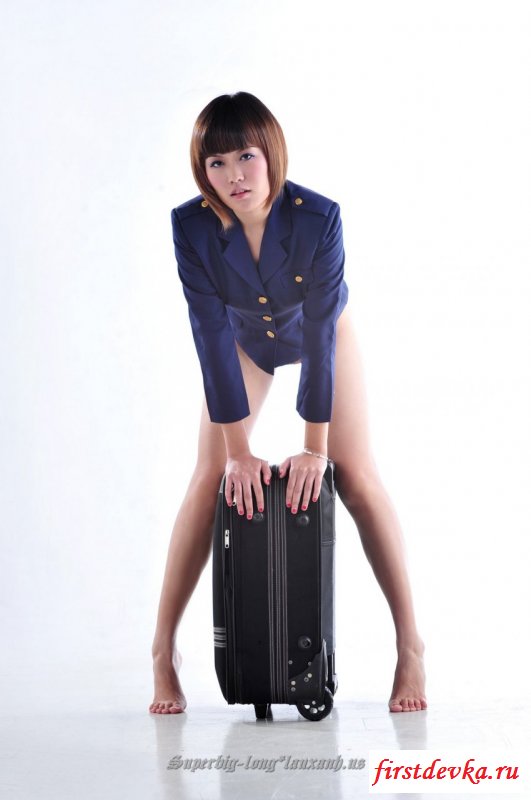 Голая задница стюардессы на фото