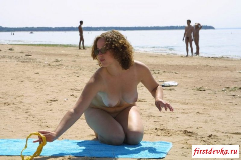 Развратный отдых раздетой на пляже