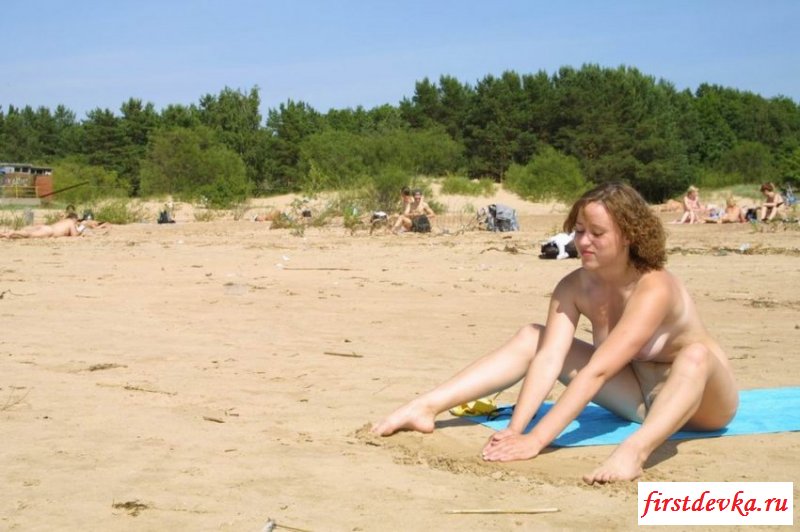 Развратный отдых раздетой на пляже
