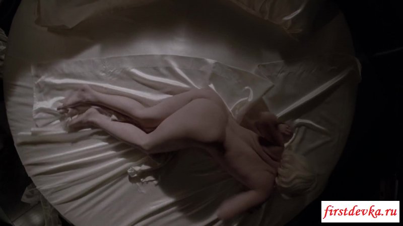Голая Lady Gaga показывает фигуру Голая Lady Gaga показывает фигуру