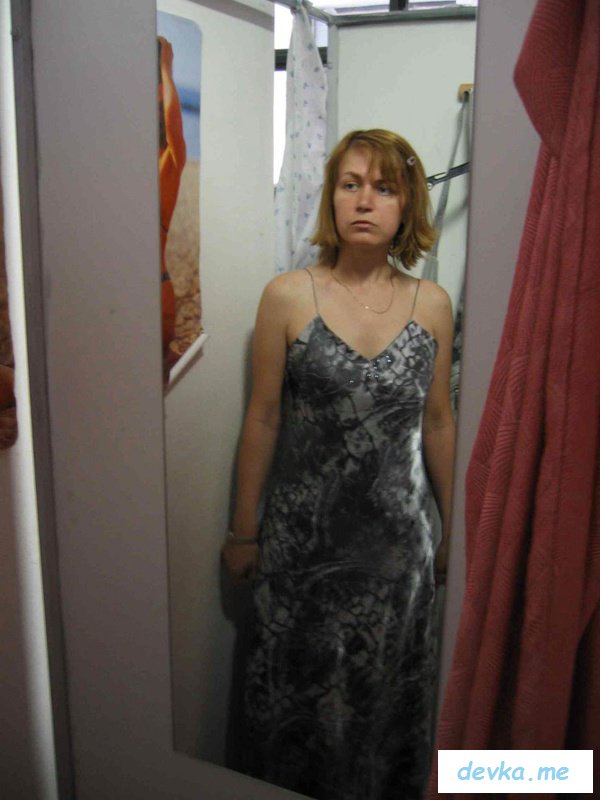 Голая красавица показала отличные груди на интим фото