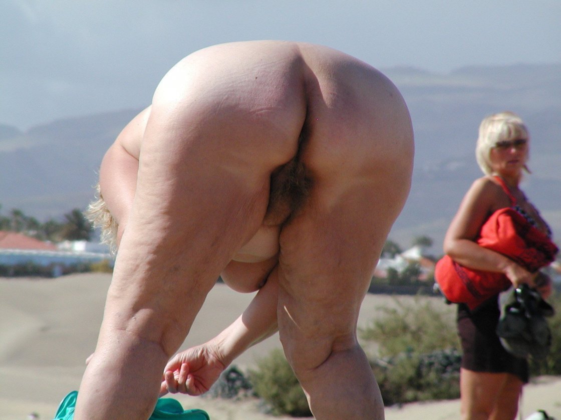 Голые попки старых женщин