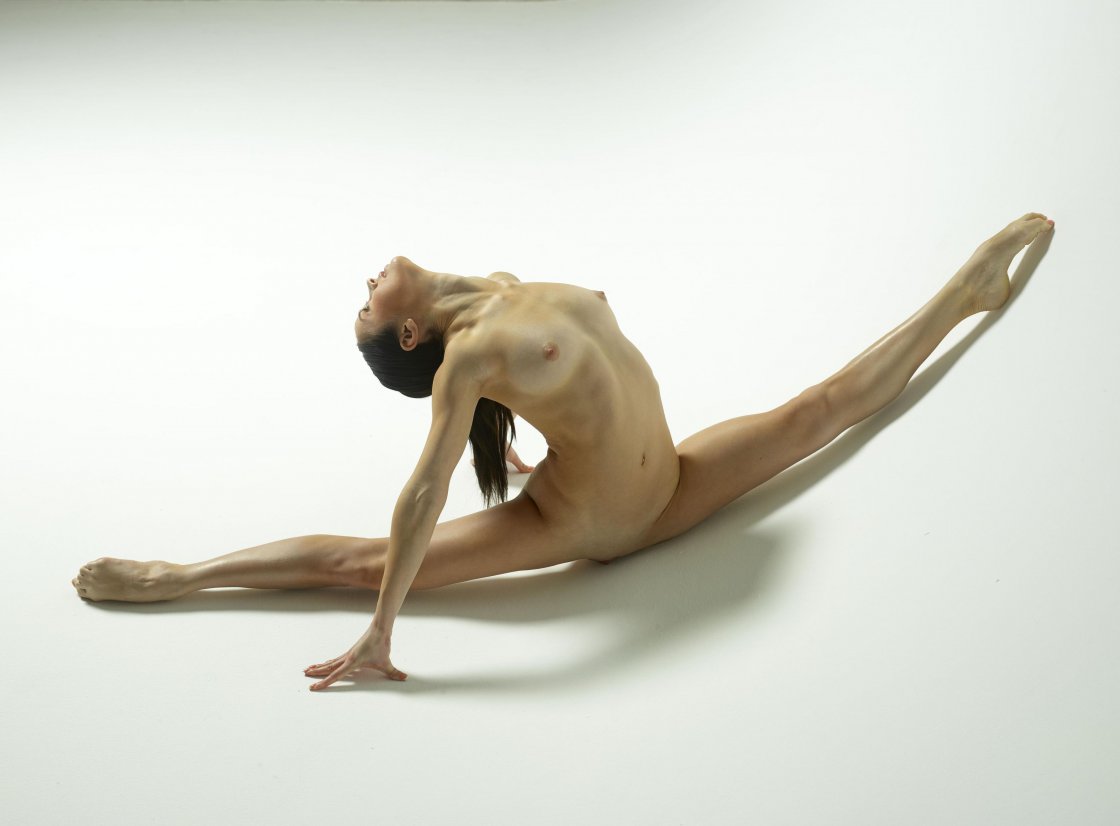 Красивые голые гимнастки