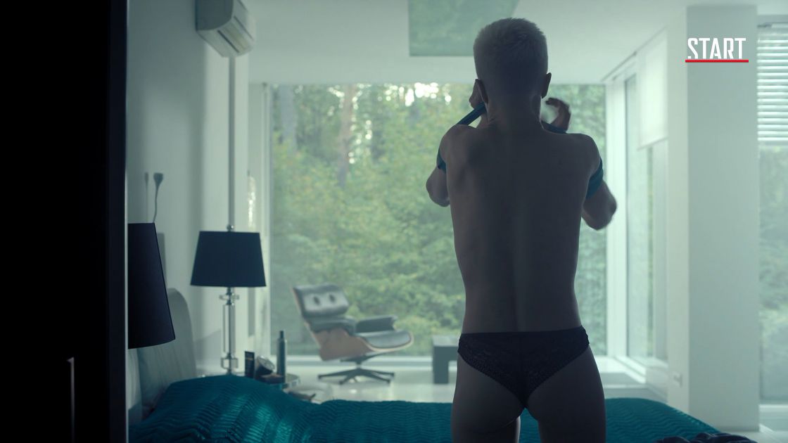 Голые девчонки на морозе!