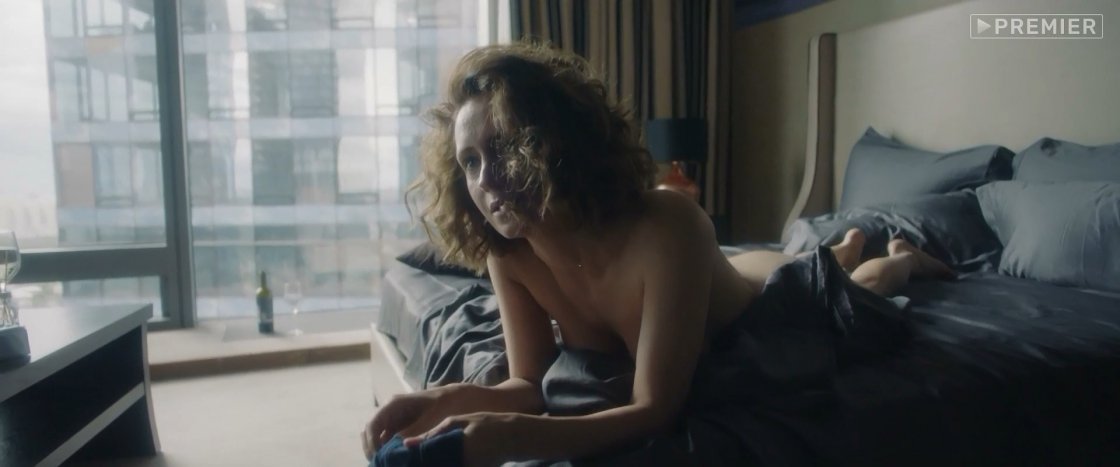 Виктория Исакова попа