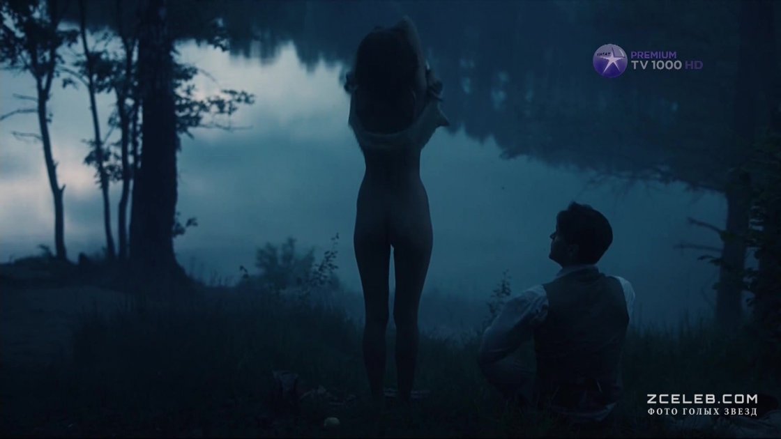 Виктория Исакова попка