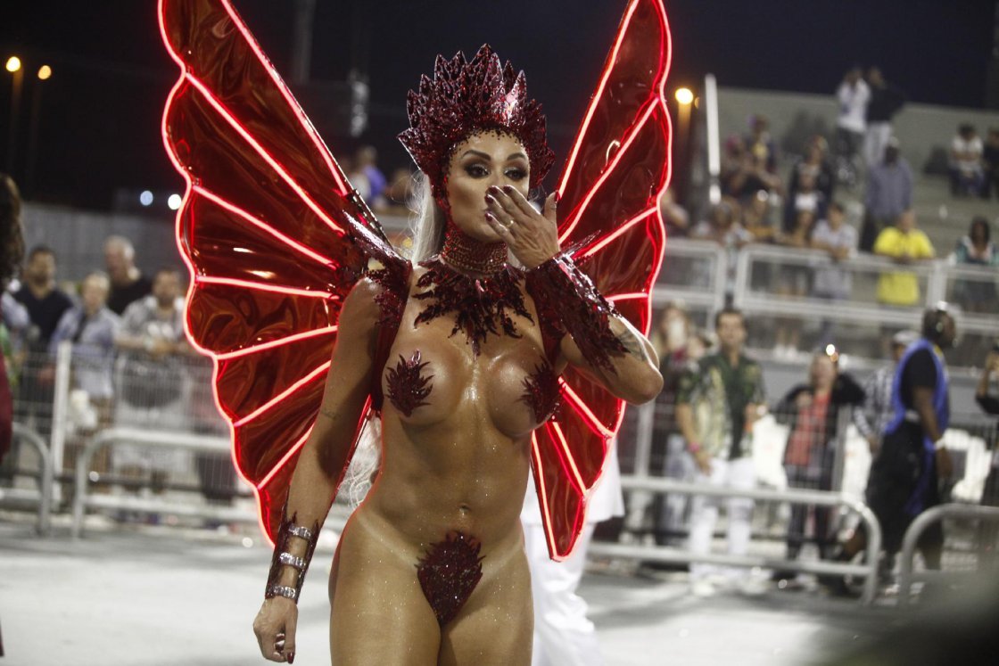 Голая Juju Salimeni карнавал