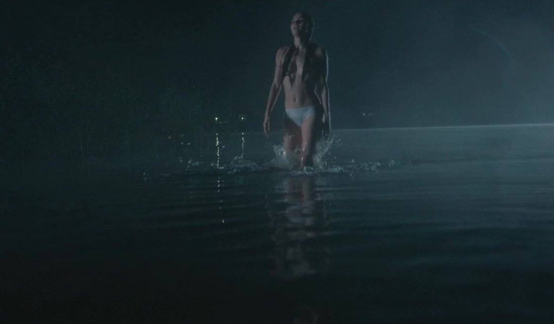 Ангелина Стречина голая грудь