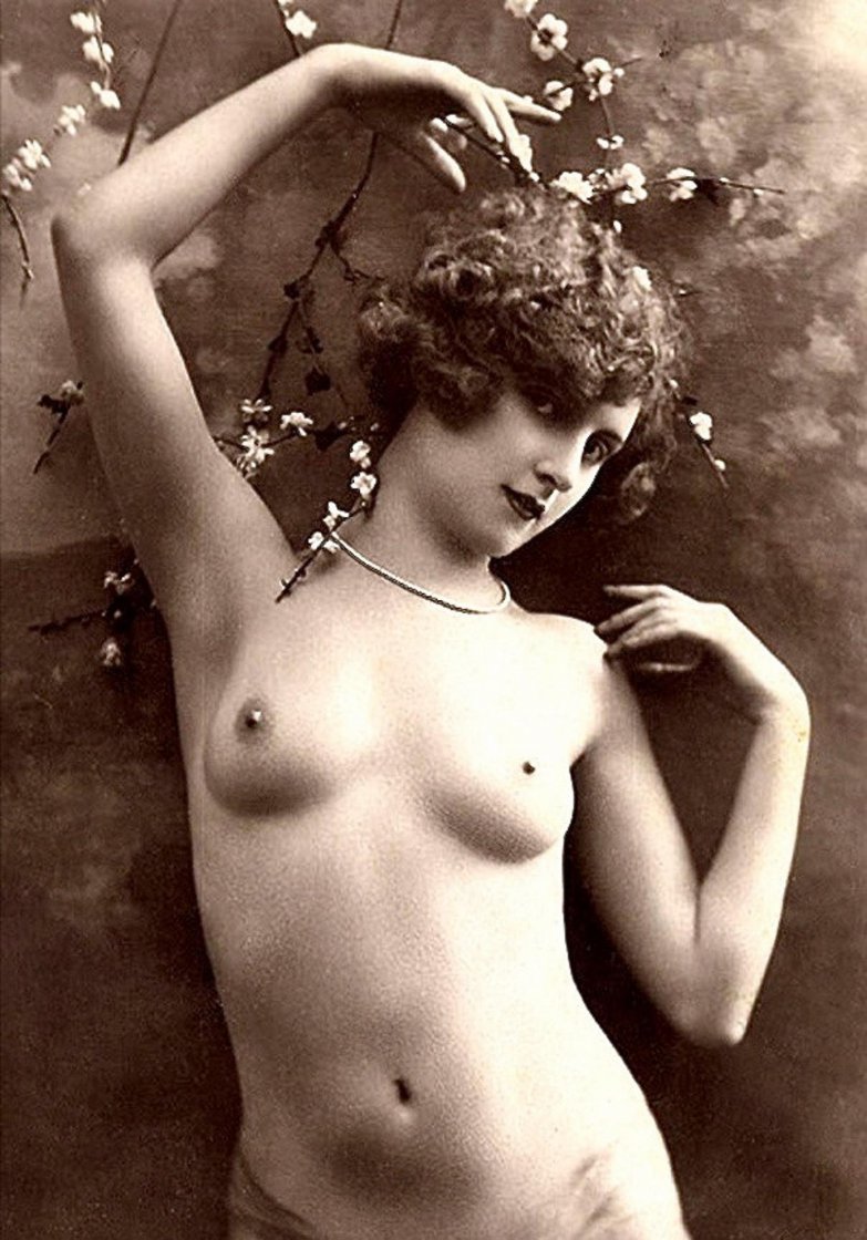 Красивые дамы ню ретро