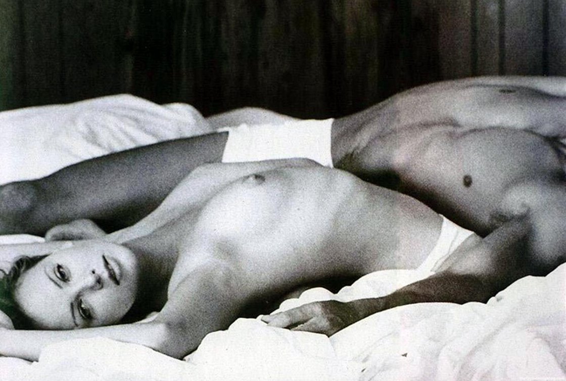 Шарлиз Терон в эротической фотосессии