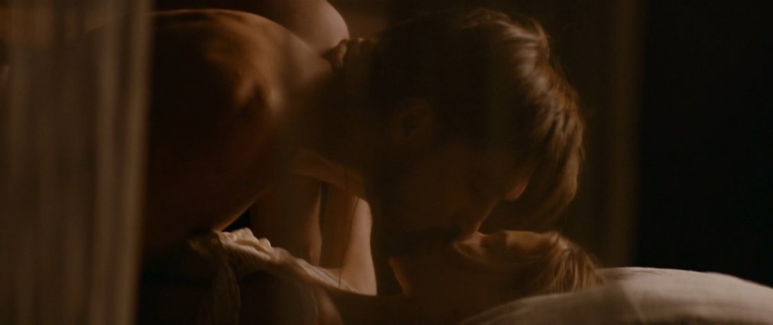 Юлия Хлынина голая Дуэлянт сцена в карете