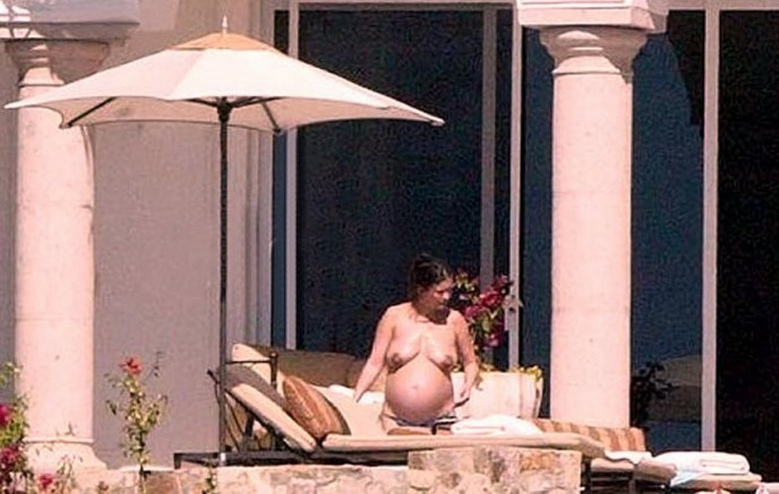 Голая беременная Зета Джонс