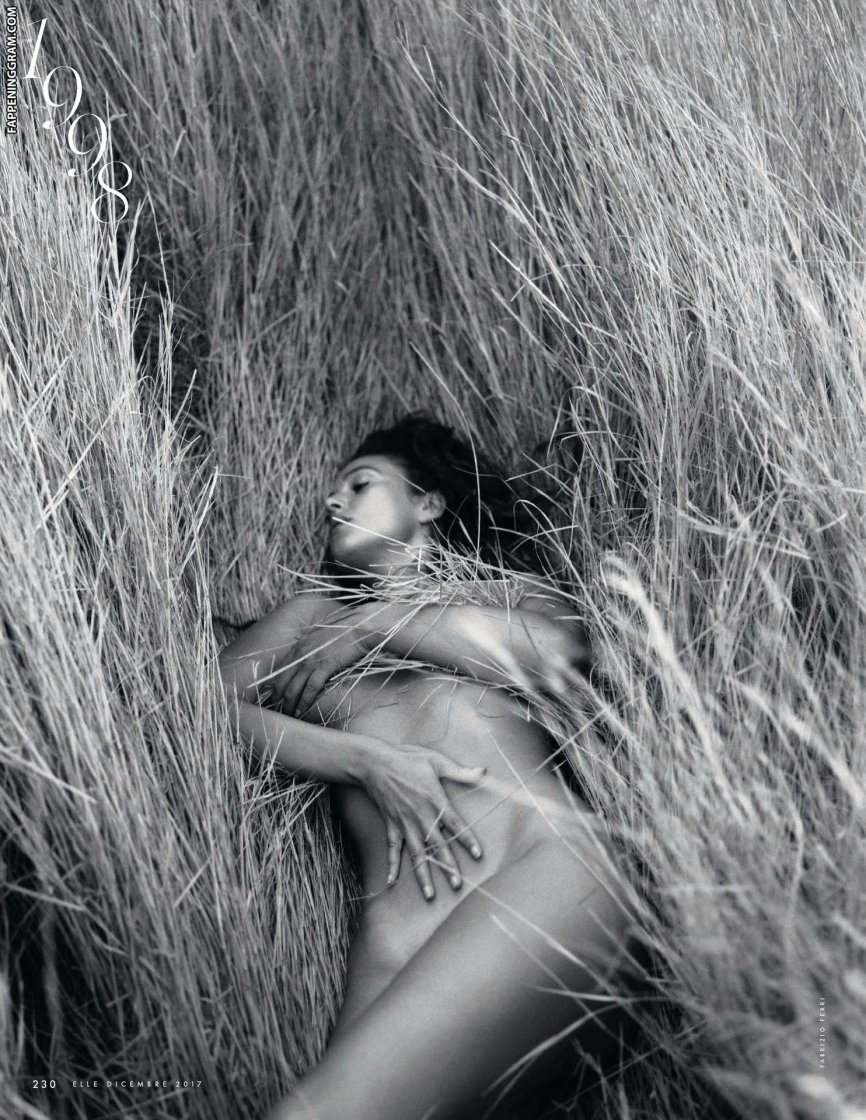 Моника Белуччи фото ню