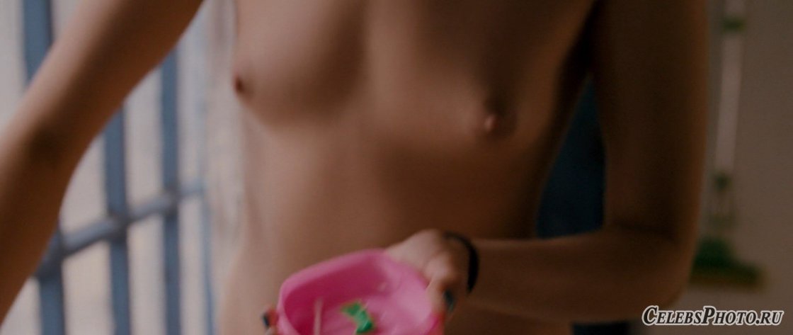 Александра Бортич грудь