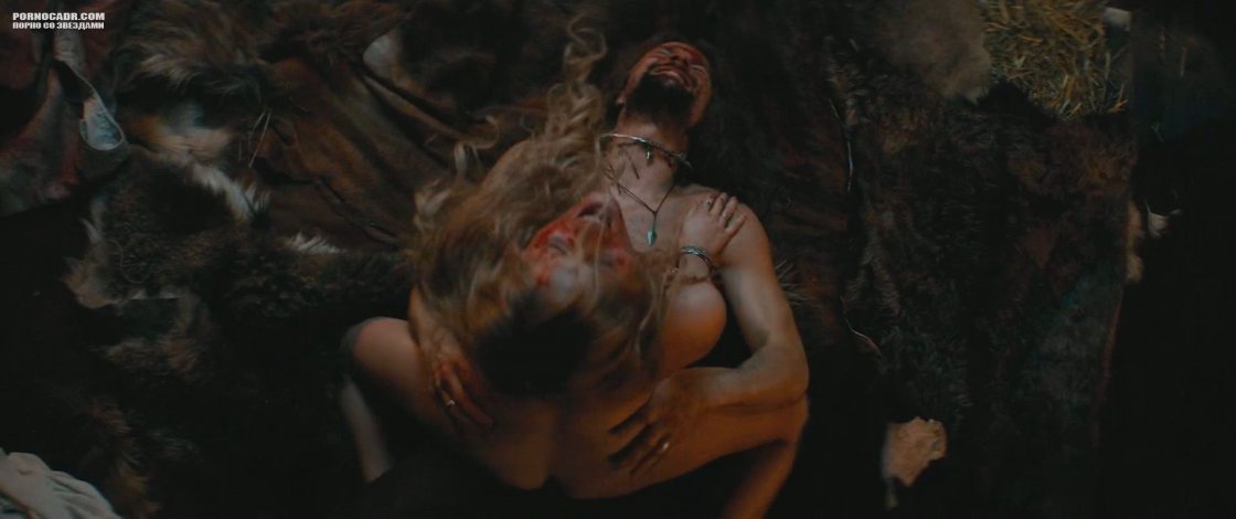 Голая Бортич в фильме Викинг
