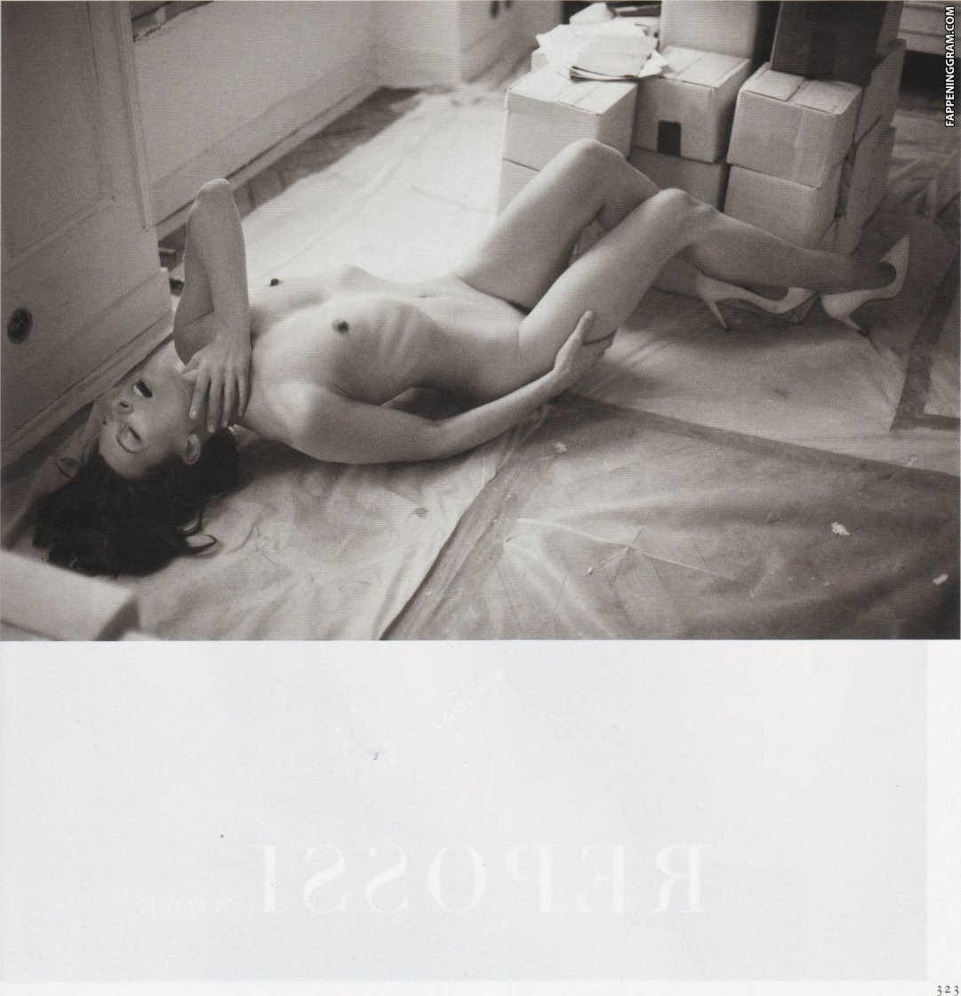 Милла Йовович полностью голая