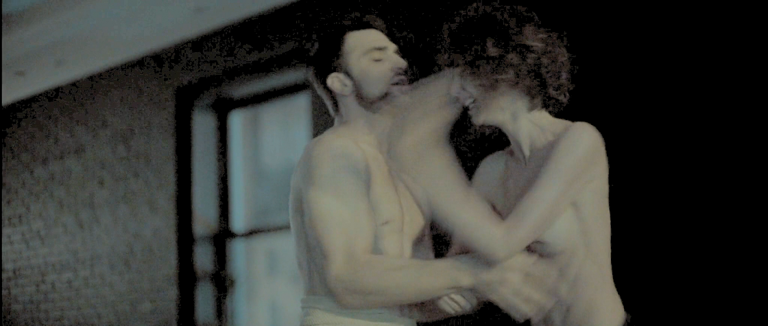 Голая грудь Молли Рингуолд