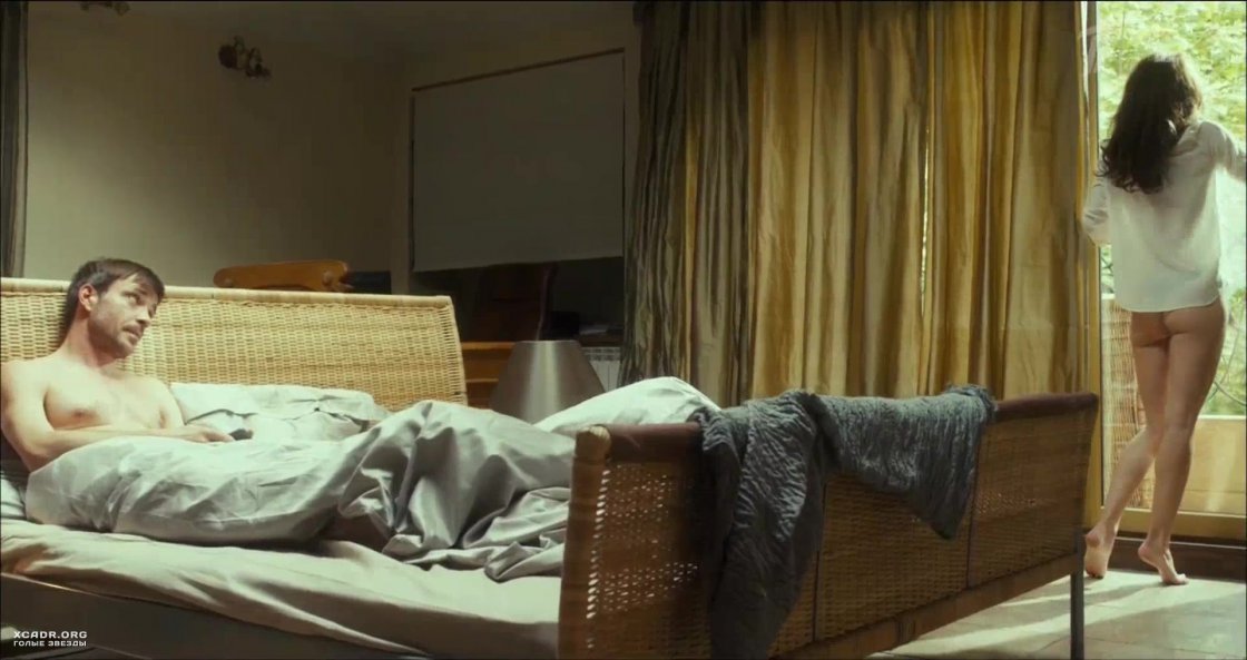 Лянка Грыу обнажила грудь в ледниковом