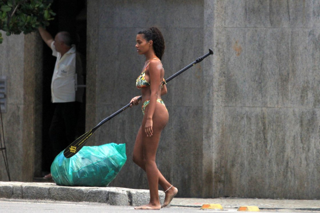 Тина Кунаки модель обнаженка