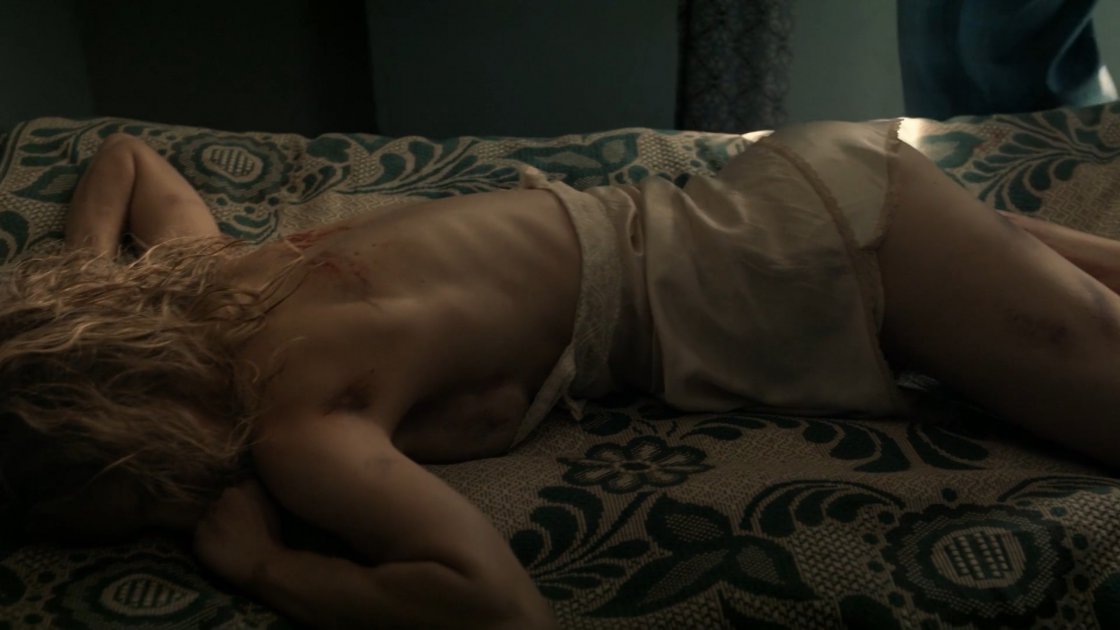 Прикрытая женская Нагота