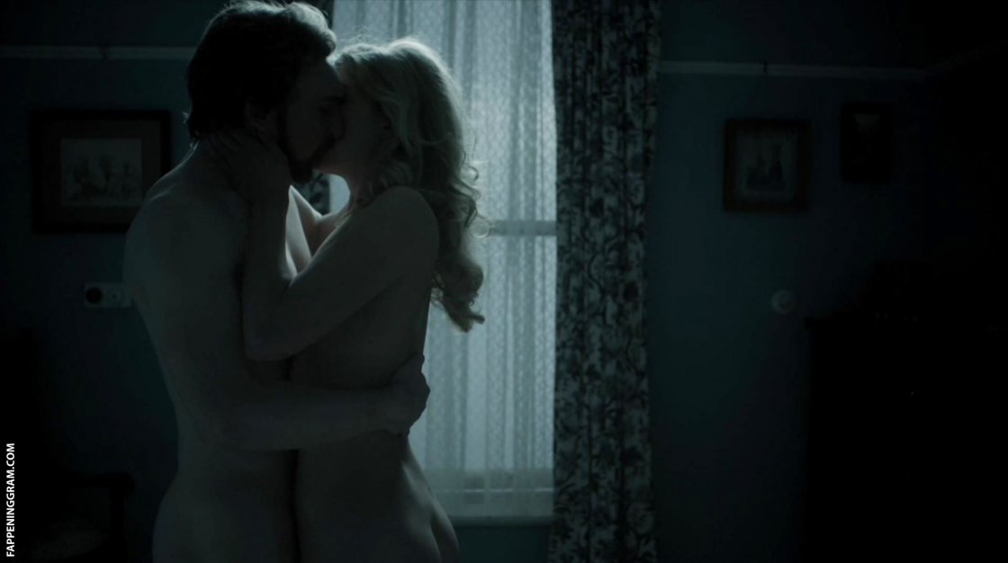 Rosamund Pike постельные сцены