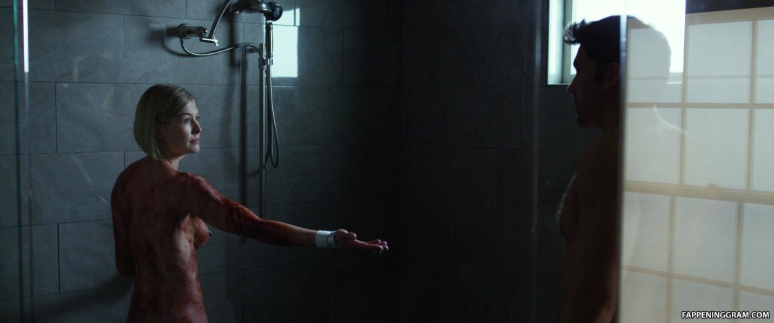 Бен Аффлек Исчезнувшая сцена в душе