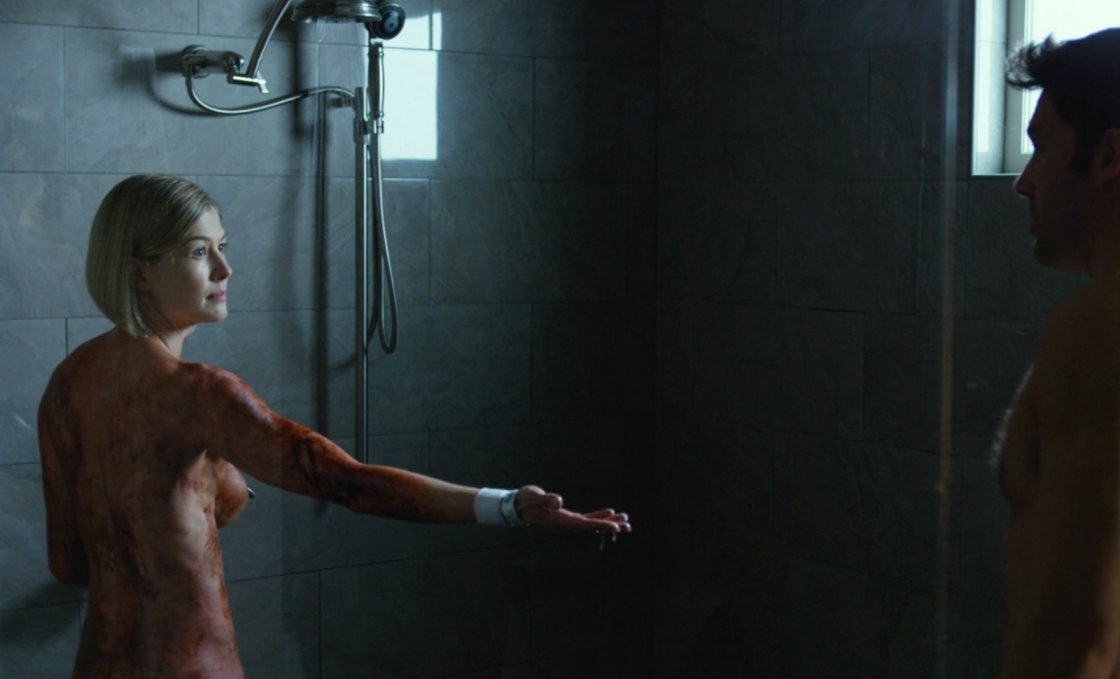 Розамунд Пайк Исчезнувшая голая