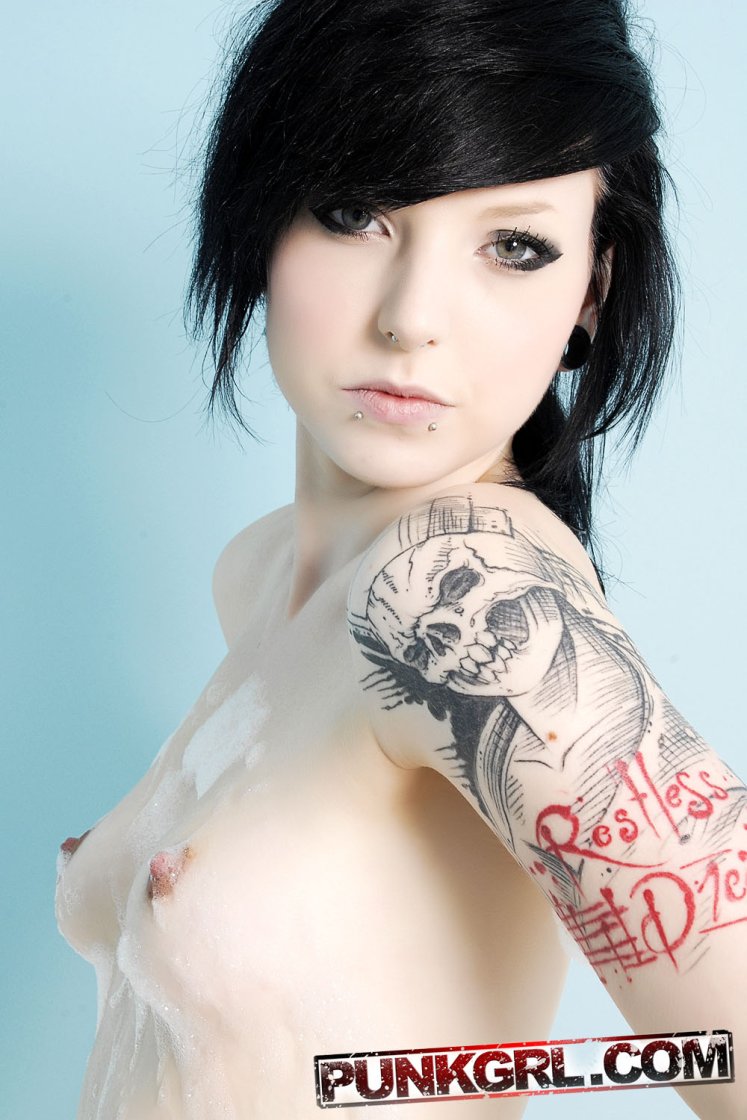 Голые красивые неформалки