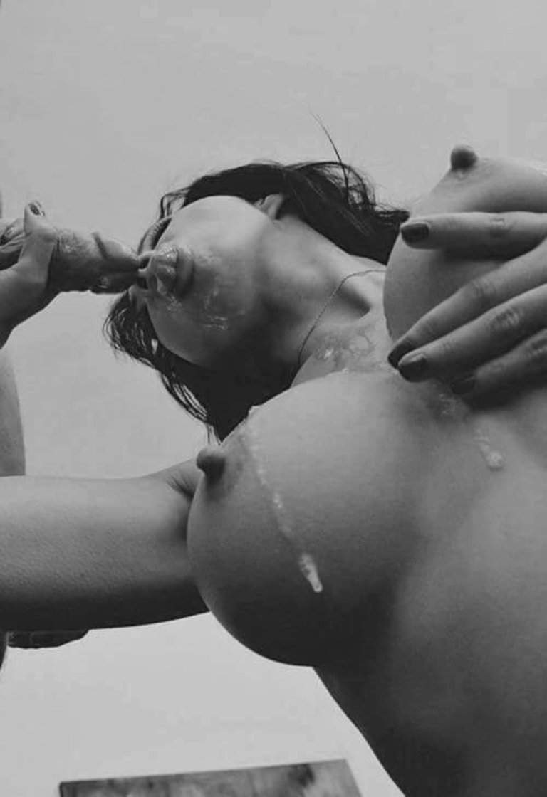 Красивые сиськи и отсос лёжа