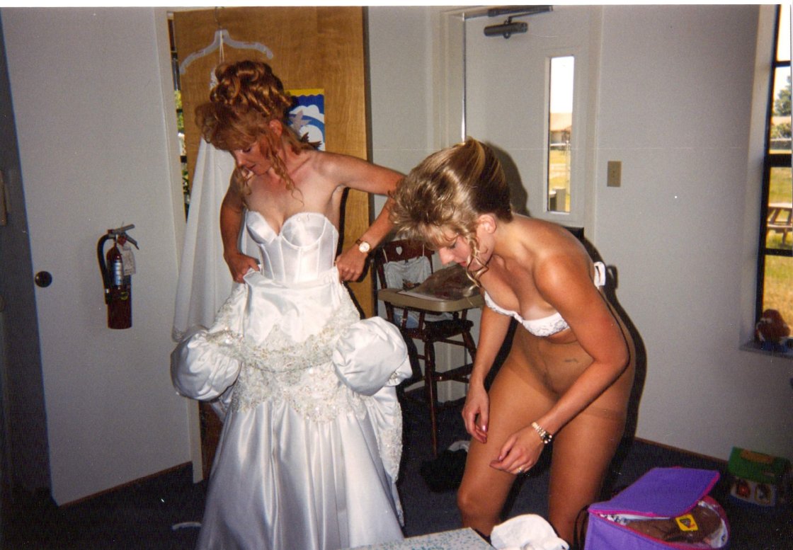 Голые невесты подсмотрели